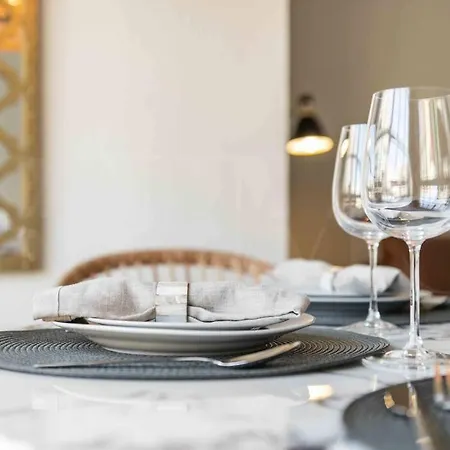 Spacious & Authentic By Rems Malaga