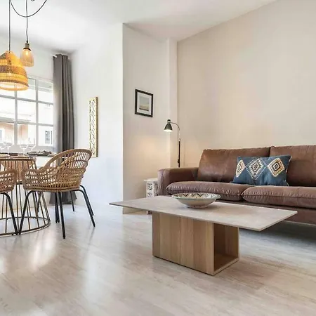 Spacious & Authentic By Rems Apartment *
