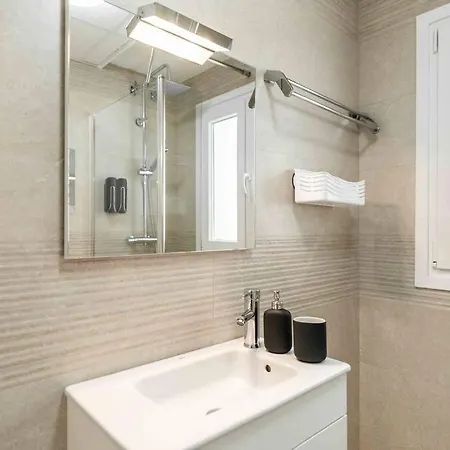 Spacious & Authentic By Rems Apartment Malaga