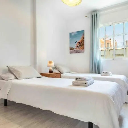 Spacious & Authentic By Rems Apartment