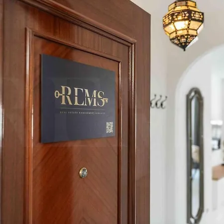 Spacious & Authentic By Rems Apartment